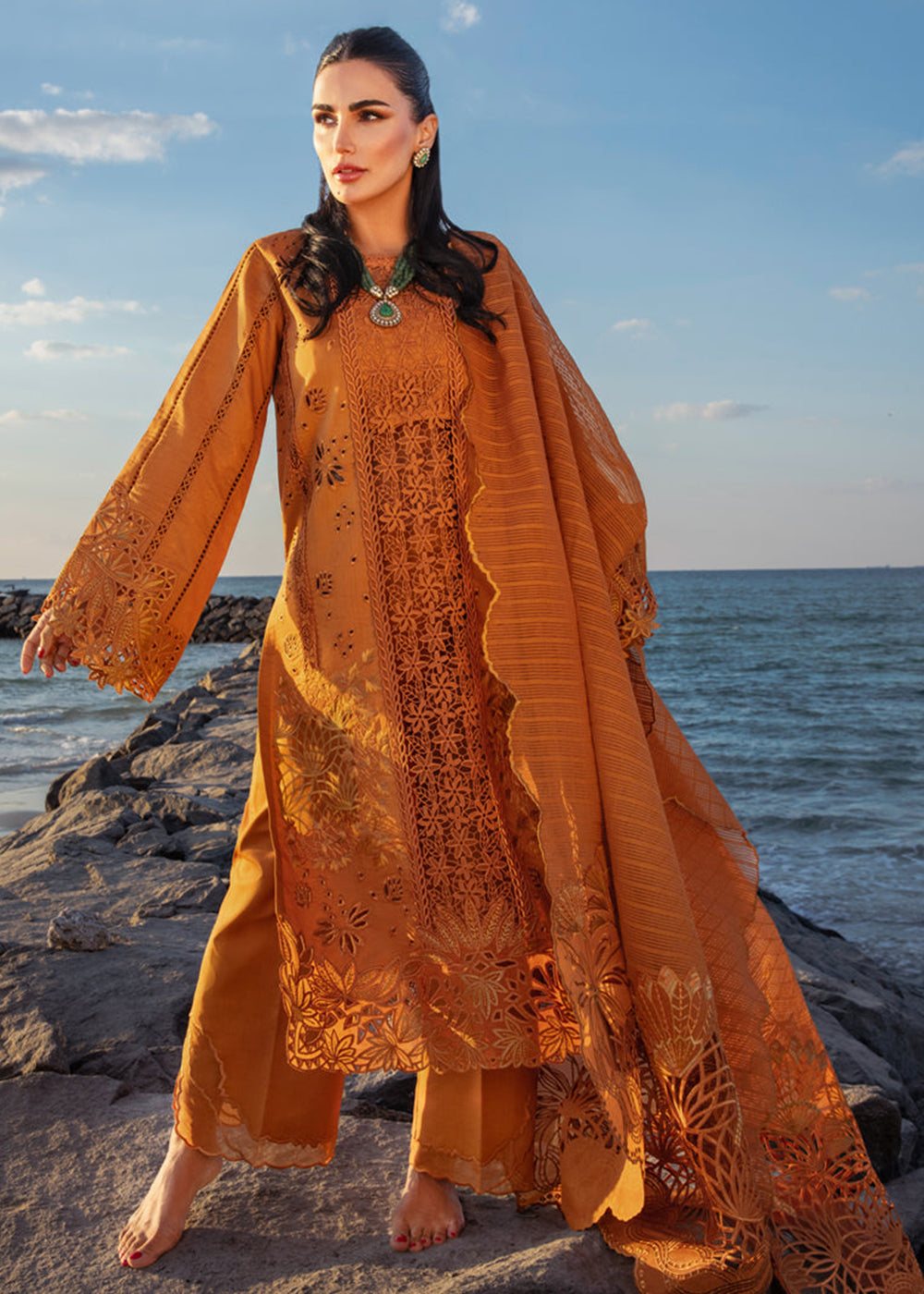 Buy Premium Summer Lawn Collection '25 by Rang Rasiya Zariah in