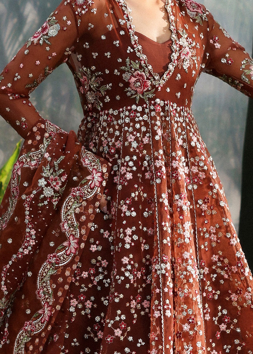 Buy Now La Fuchsia Luxury Formals '25 by Afrozeh | Shale Online in US, UK, Canada, Germany, Italy, Austria, France, Singapore, UAE & Worldwide at Empress.