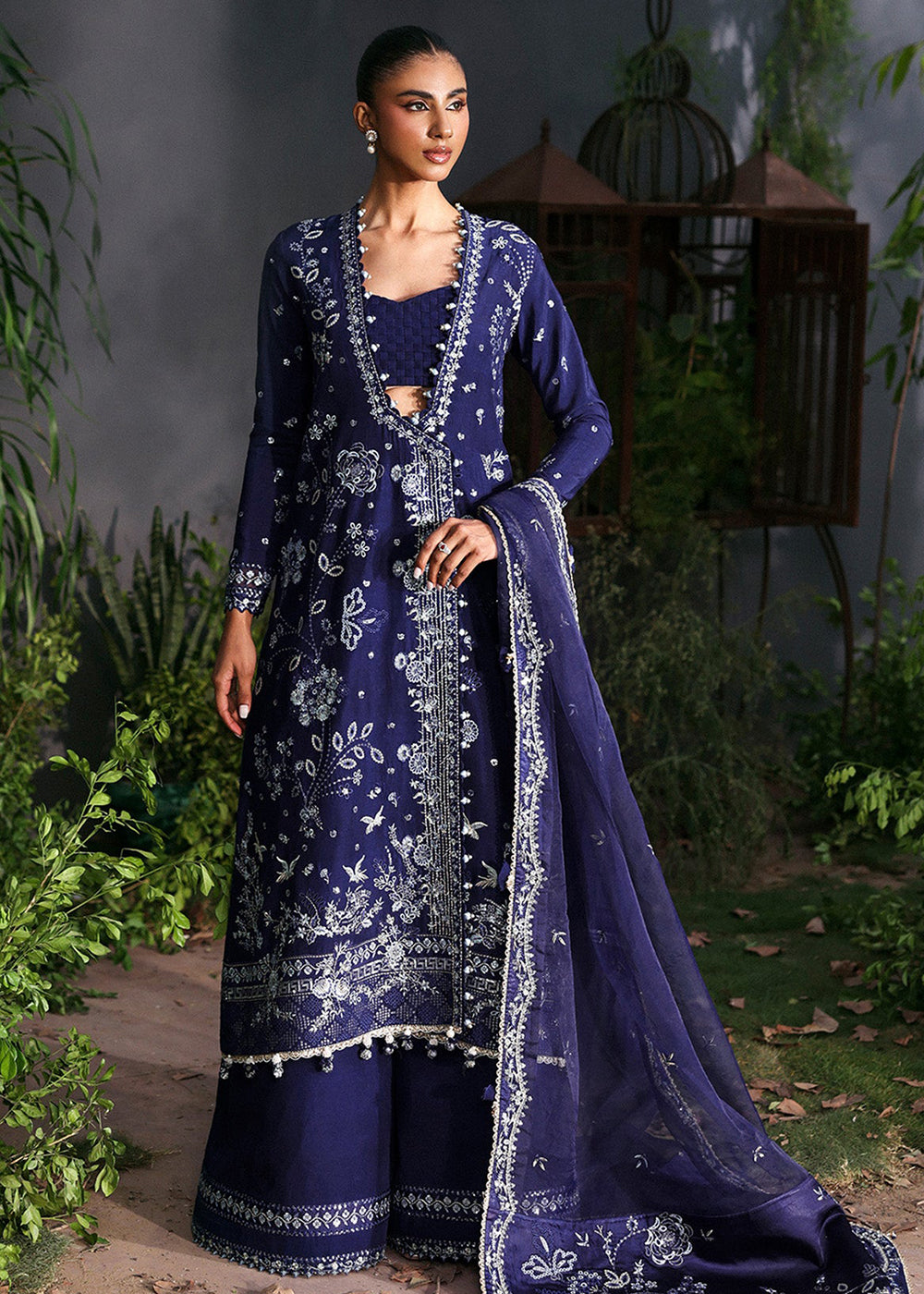 Buy Now La Fuchsia Luxury Formals '25 by Afrozeh | Maison Online in US, UK, Canada, Germany, Italy, Austria, France, Singapore, UAE & Worldwide at Empress.