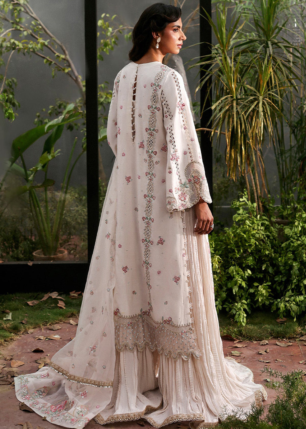 Buy Now La Fuchsia Luxury Formals '25 by Afrozeh | Rue Online in US, UK, Canada, Germany, Italy, Austria, France, Singapore, UAE & Worldwide at Empress.