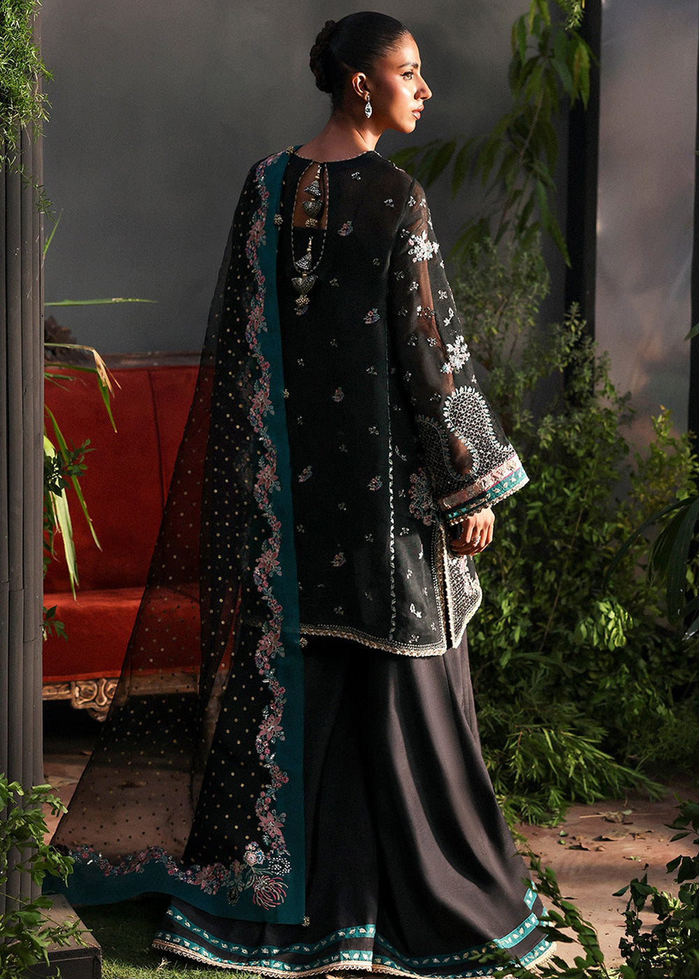 Buy Now La Fuchsia Luxury Formals '25 by Afrozeh | Larosea Online in US, UK, Canada, Germany, Italy, Austria, France, Singapore, UAE & Worldwide at Empress.