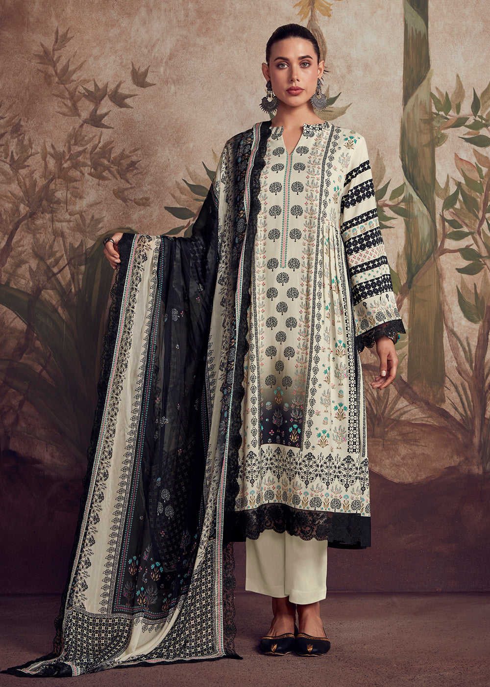 Buy Now Off White Digital Printed Pakistani Style Salwar Suit Online in USA, UK, Canada, Germany, Australia & Worldwide at Empress Clothing. 