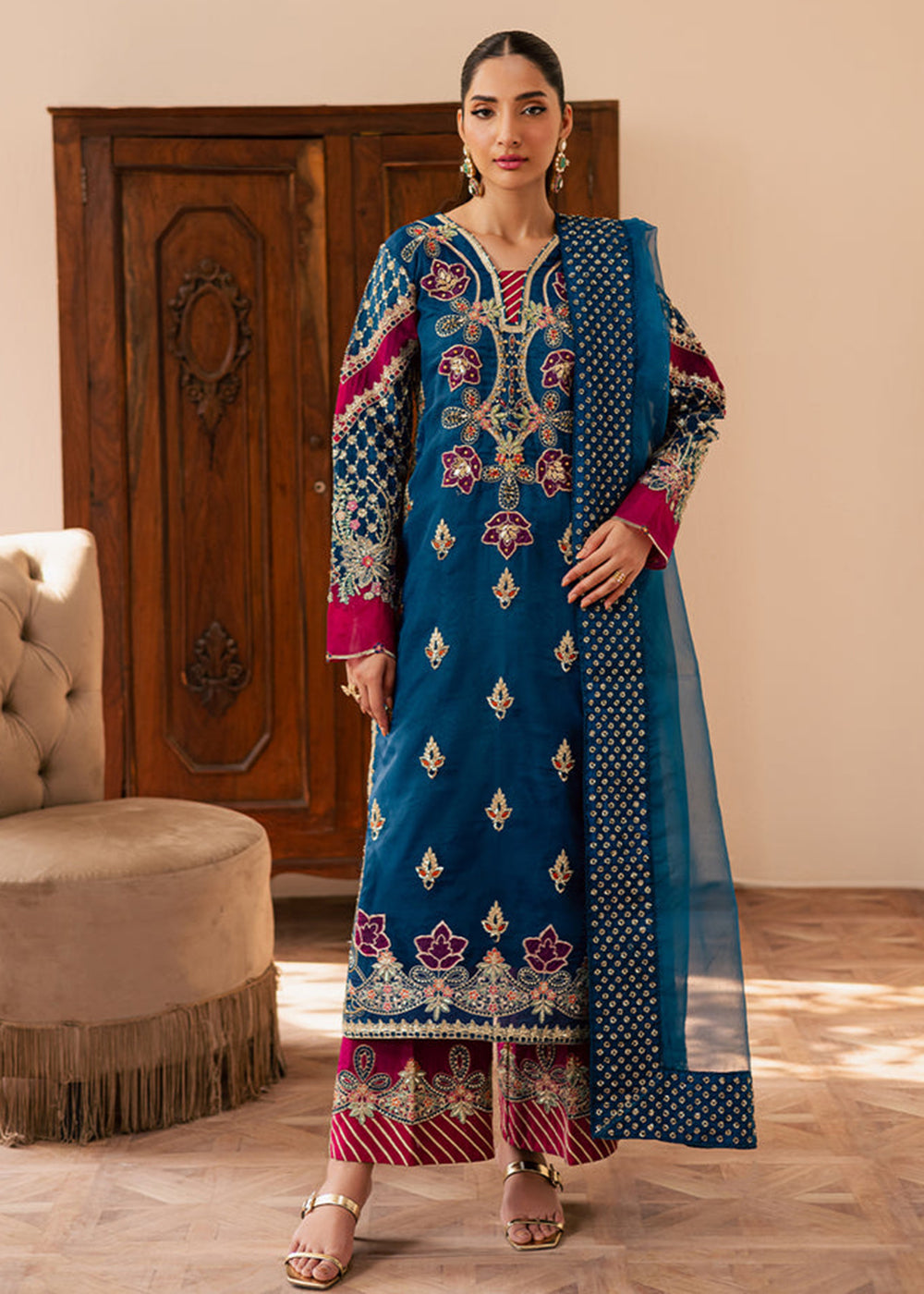 Buy Now Suave Luxury Formals '25 by Emaan Adeel | AVOIR Online in USA, UK, Canada, Germany, Italy, Austria, France, Denmark, UAE & Worldwide at Empress Clothing.