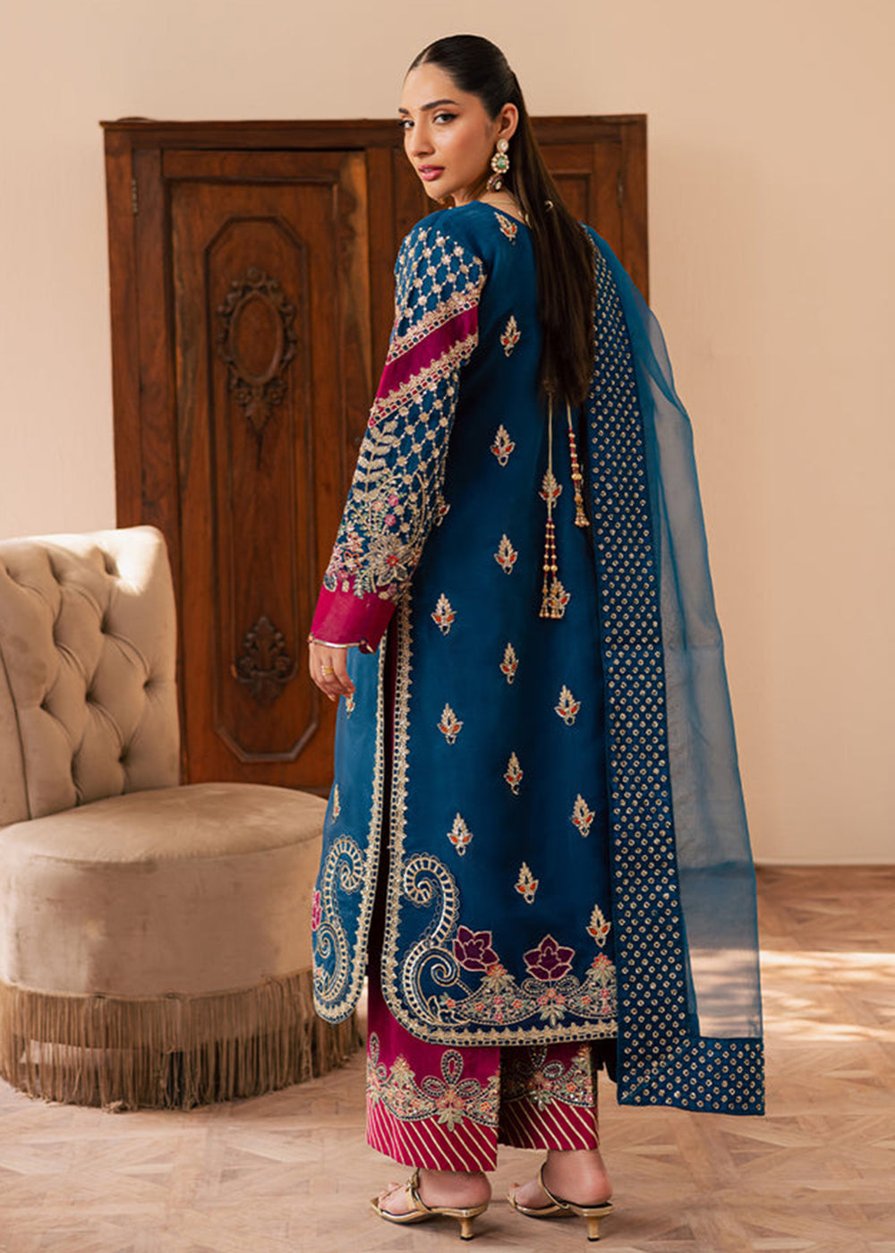 Buy Now Suave Luxury Formals '25 by Emaan Adeel | AVOIR Online in USA, UK, Canada, Germany, Italy, Austria, France, Denmark, UAE & Worldwide at Empress Clothing.