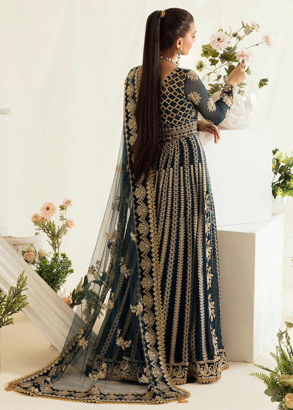 Buy Now Green Pakistani Maxi Dress | Ayzel | Fleur De Lis Formals’23 | Fleurette Online in USA, UK, Canada & Worldwide at Empress Clothing