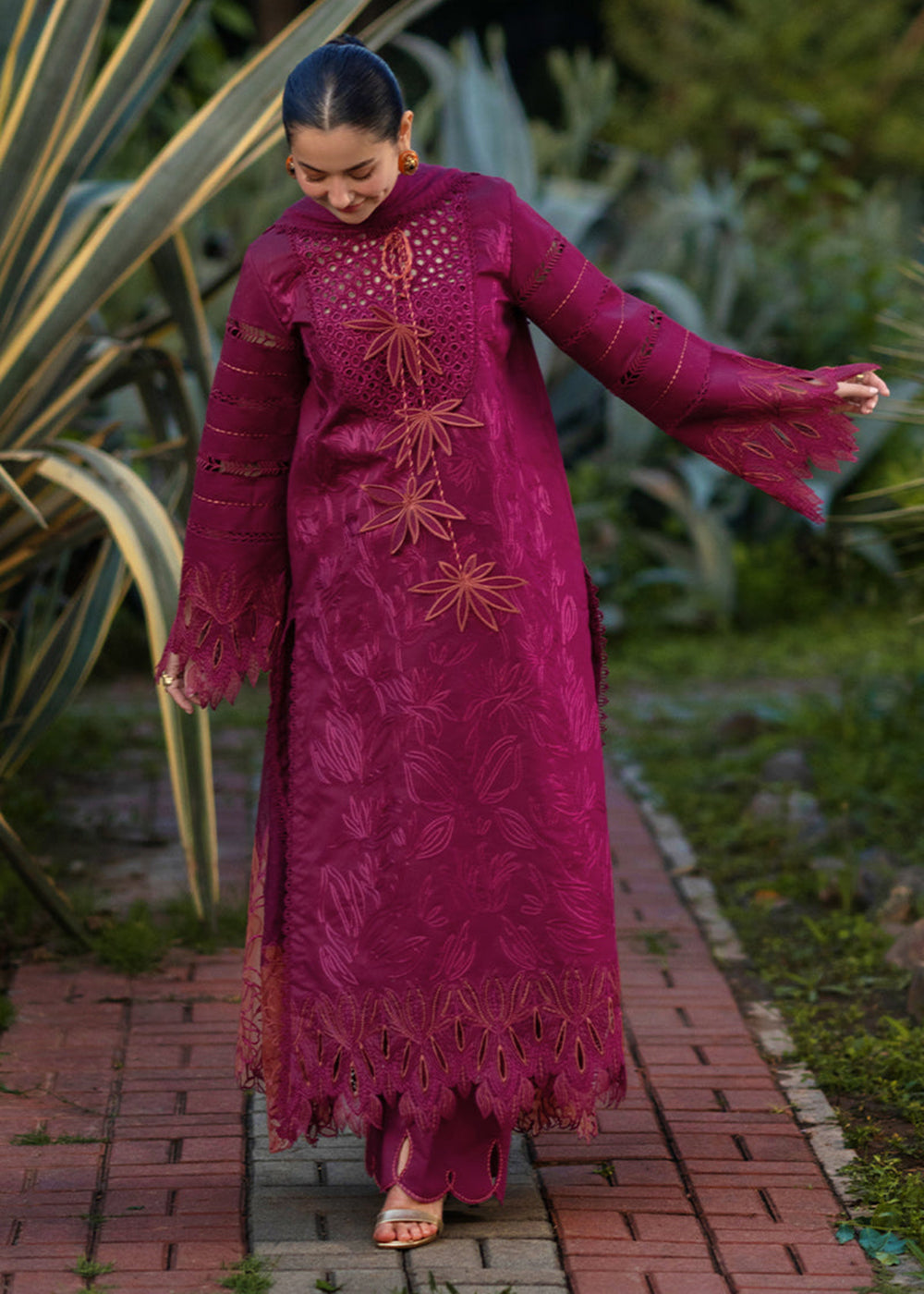 Buy Now Luxury Eid Collection 26 by Rang Rasiya | Ayra Online in US, UK, Canada, France, Greece, Germany, Ireland, Sweden, Denmark, UAE & Worldwide at Empress.