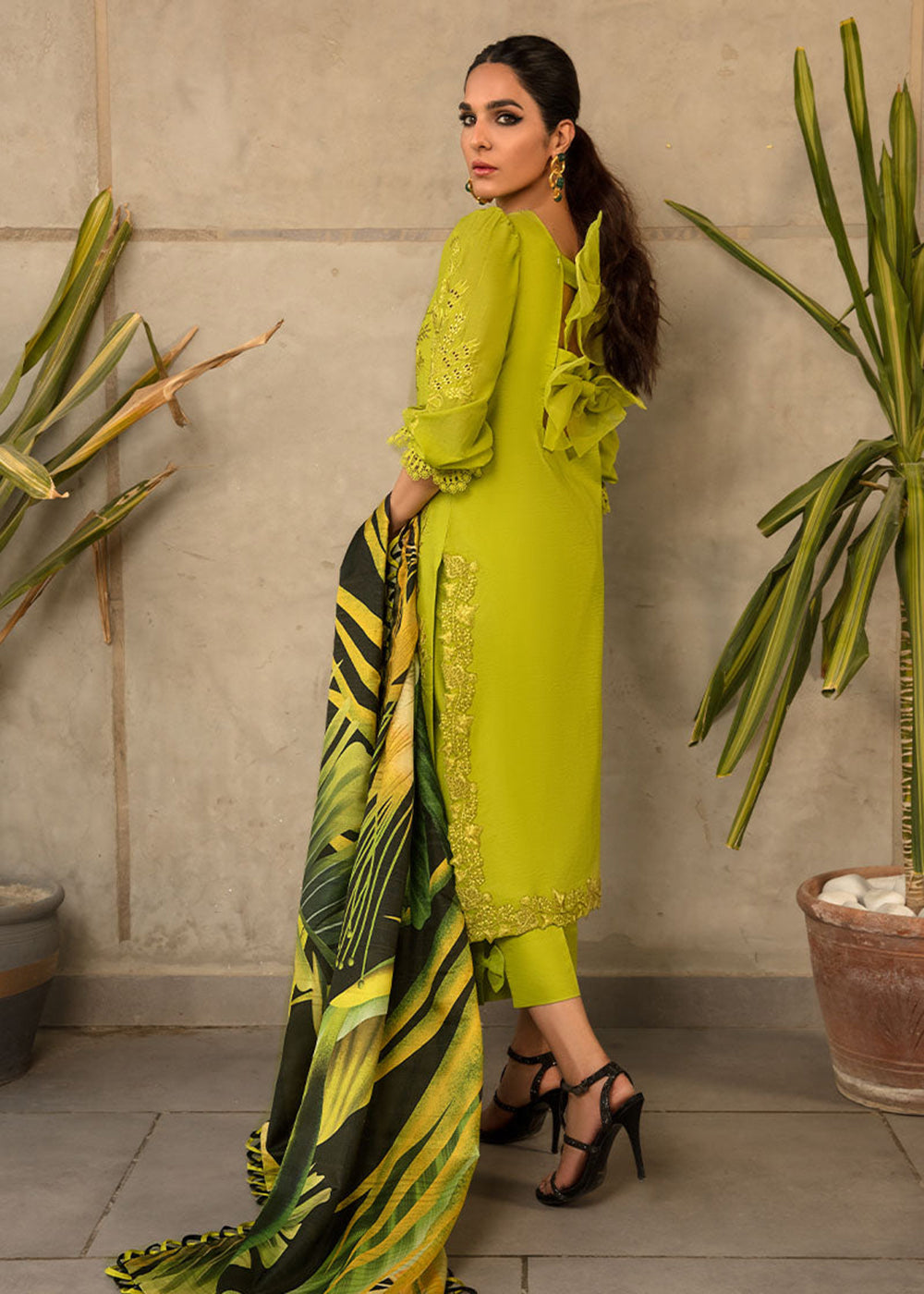 Buy Now Green Luxury Lawn Suit | Rang Rasiya | Florence Lawn '23 | ARIANA Online in USA, UK, Canada & Worldwide at Empress Clothing.