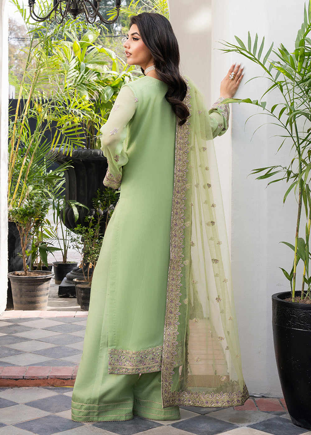 Buy Now Tarz Luxury Formels '25 by Freesia | Maneli - FW40043 Online in US, UK, Canada, Germany, Italy, Austria, France, Qatar & Worldwide at Empress Clothing.