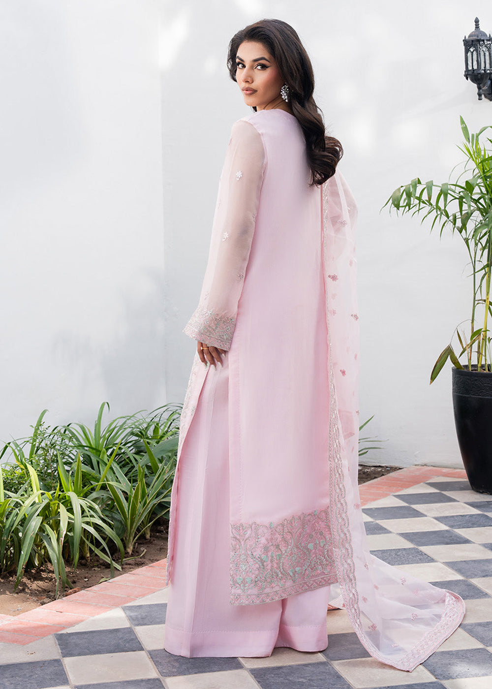 Buy Now Tarz Luxury Formels '25 by Freesia | Pantea - FW40044 Online in US, UK, Canada, Germany, Italy, Austria, France, Qatar & Worldwide at Empress Clothing.