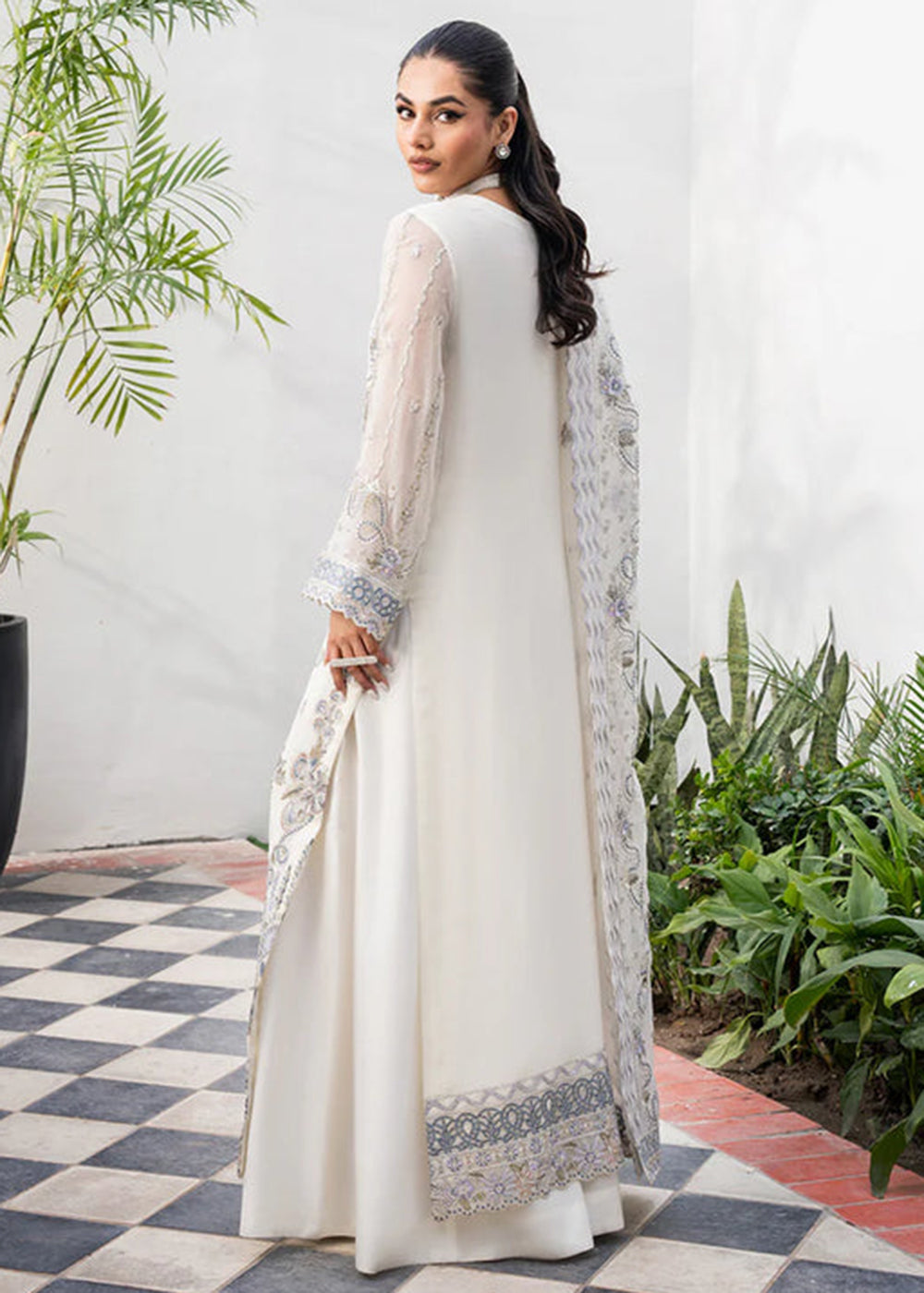 Buy Now Tarz Luxury Formels '25 by Freesia | Rozhan - FW40045 Online in US, UK, Canada, Germany, Italy, Austria, France, Qatar & Worldwide at Empress Clothing.