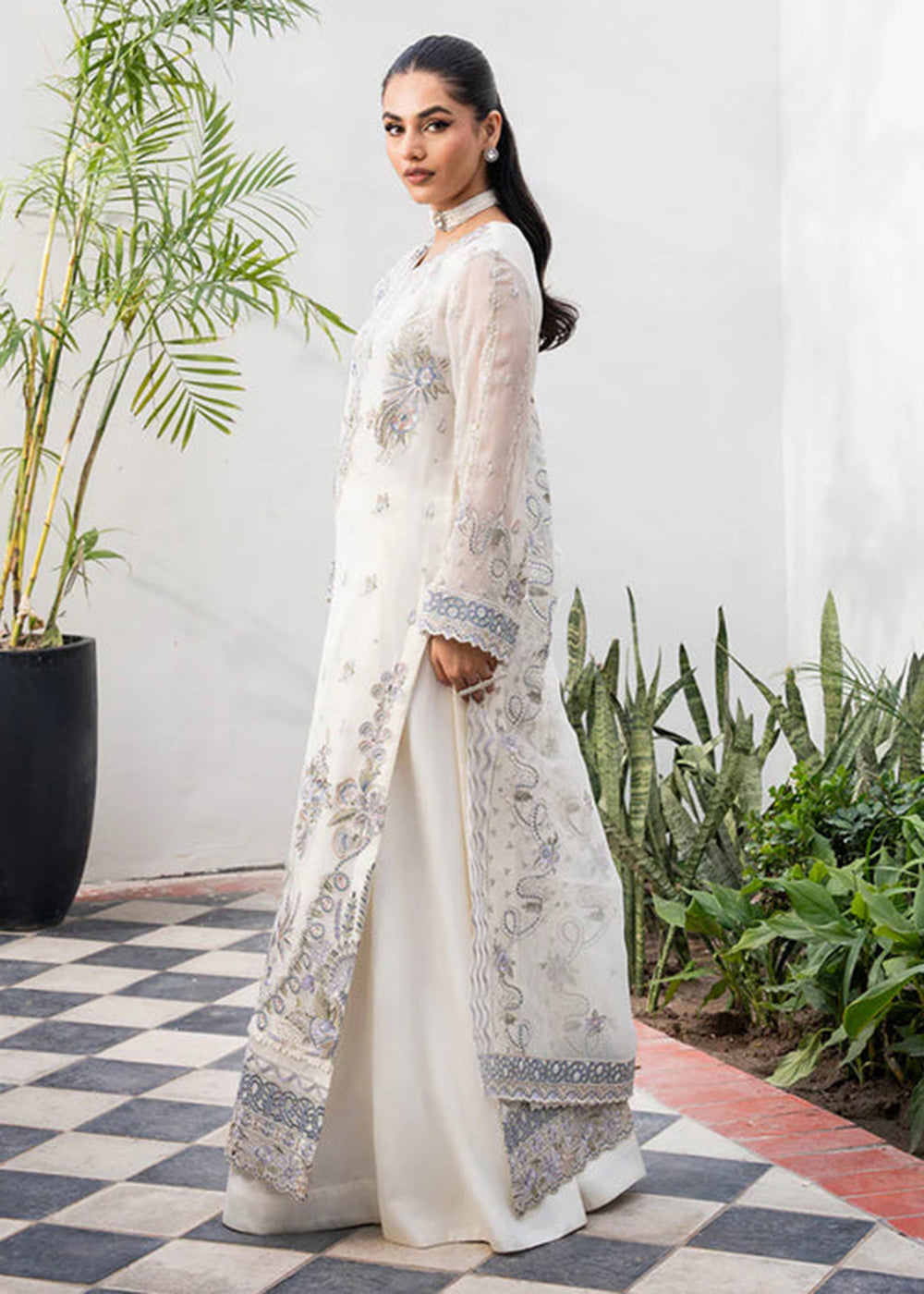 Buy Now Tarz Luxury Formels '25 by Freesia | Rozhan - FW40045 Online in US, UK, Canada, Germany, Italy, Austria, France, Qatar & Worldwide at Empress Clothing.