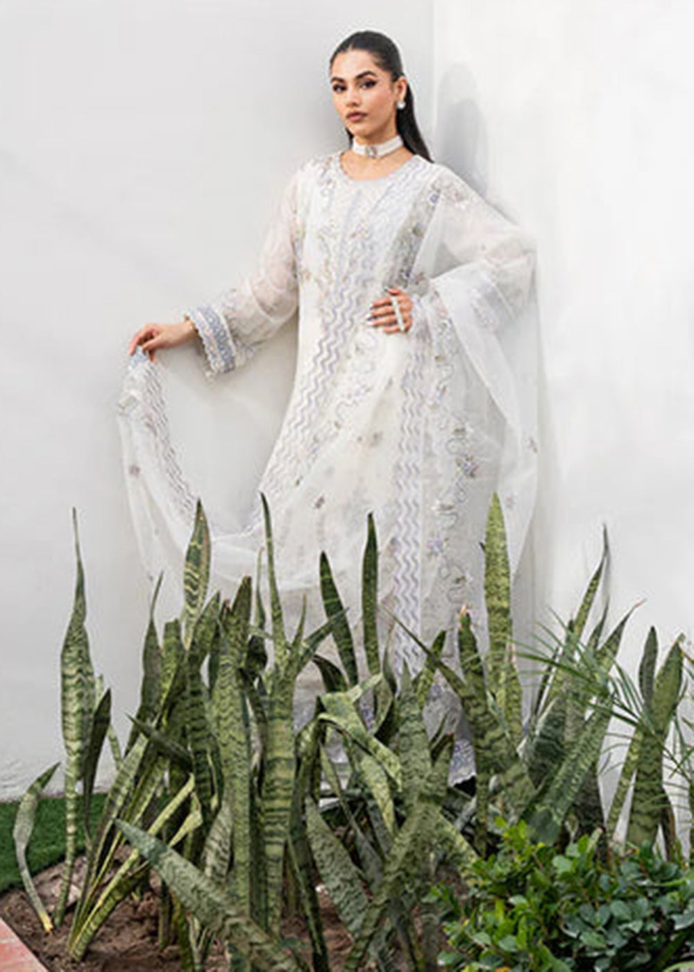 Buy Now Tarz Luxury Formels '25 by Freesia | Rozhan - FW40045 Online in US, UK, Canada, Germany, Italy, Austria, France, Qatar & Worldwide at Empress Clothing.