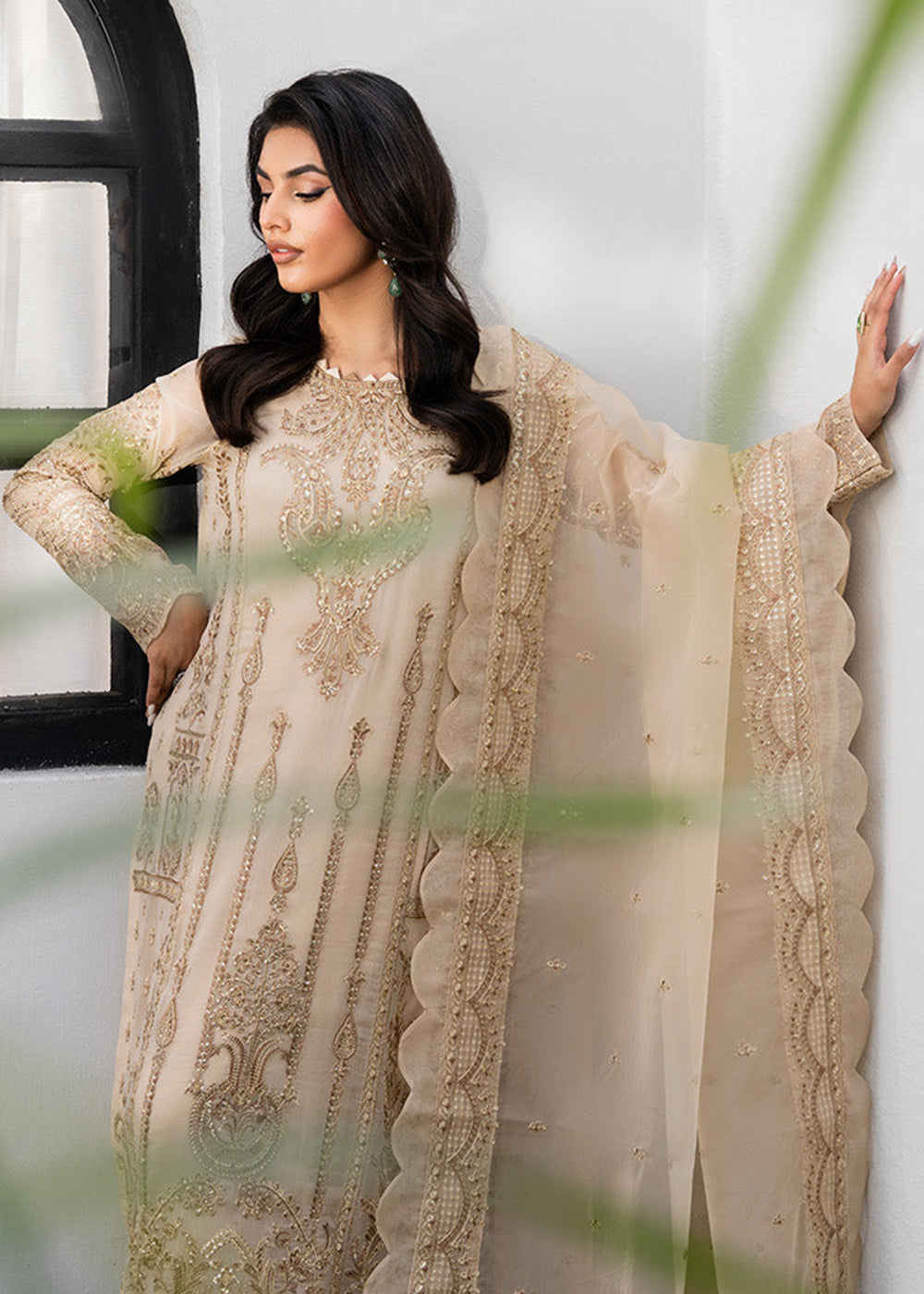 Buy Now Tarz Luxury Formels '25 by Freesia | Bardia - FW40048 Online in US, UK, Canada, Germany, Italy, Austria, France, Qatar & Worldwide at Empress Clothing.