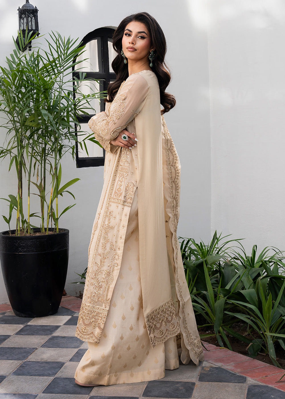 Buy Now Tarz Luxury Formels '25 by Freesia | Bardia - FW40048 Online in US, UK, Canada, Germany, Italy, Austria, France, Qatar & Worldwide at Empress Clothing.