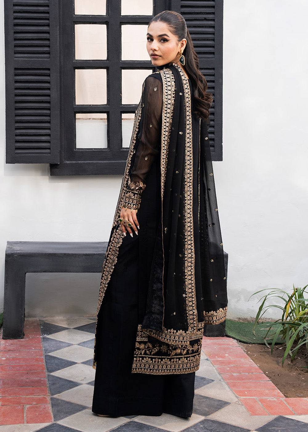 Buy Now Tarz Luxury Formels '25 by Freesia | Arash - FW40050 Online in US, UK, Canada, Germany, Italy, Austria, France, Qatar & Worldwide at Empress Clothing.