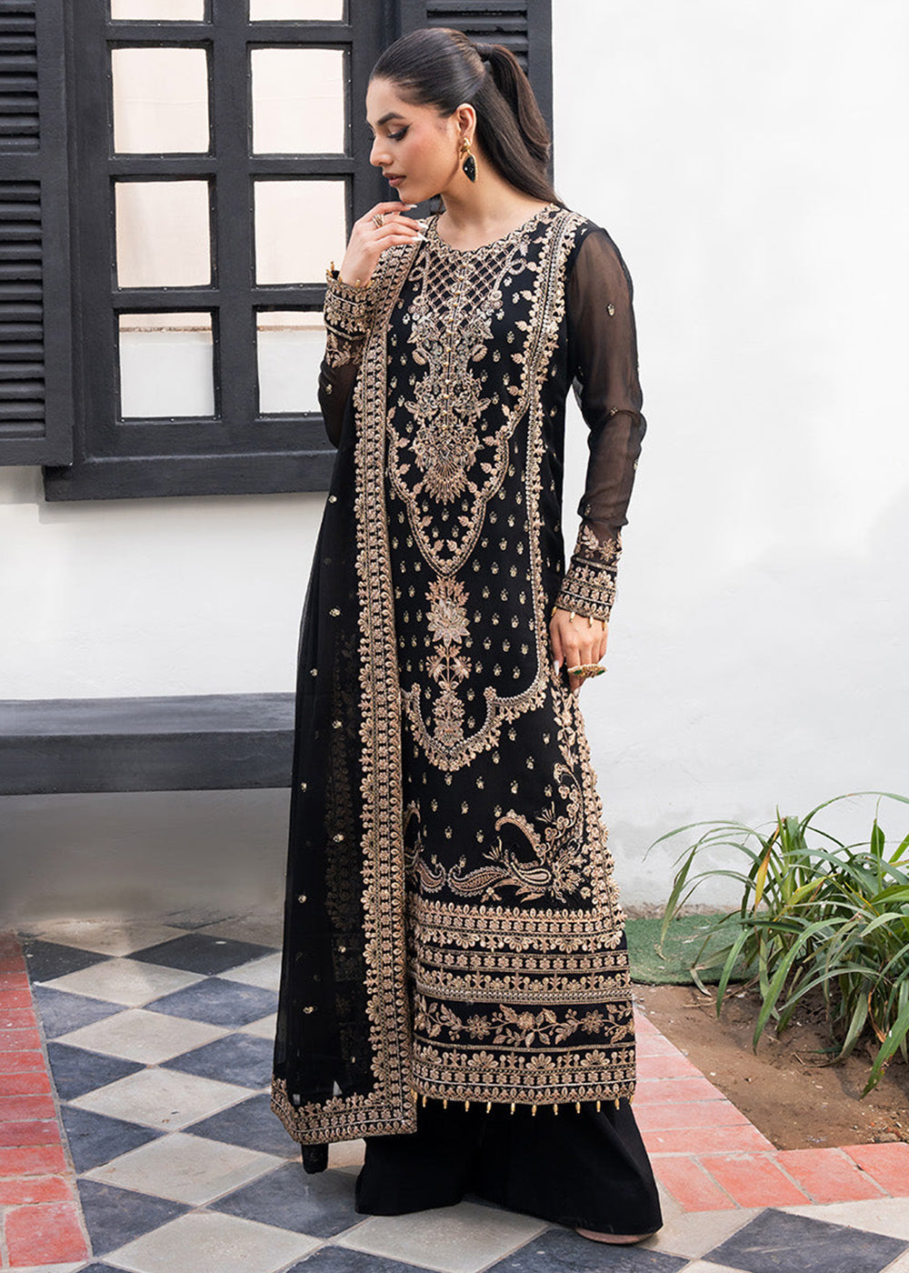 Buy Now Tarz Luxury Formels '25 by Freesia | Arash - FW40050 Online in US, UK, Canada, Germany, Italy, Austria, France, Qatar & Worldwide at Empress Clothing.