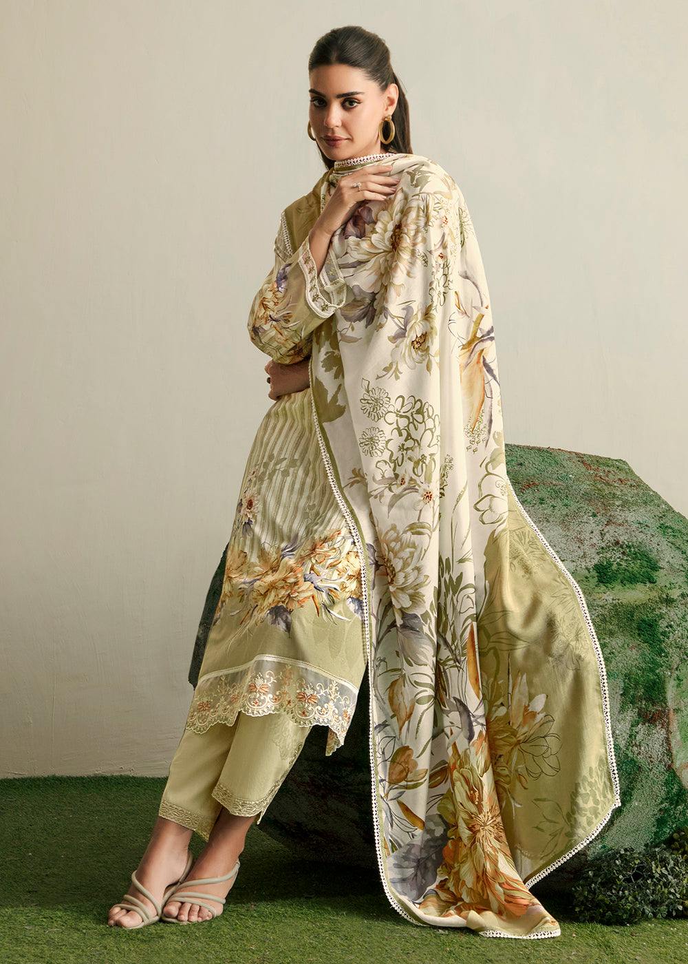Buy Now Off White & Beige Embroidered Festive Wear Salwar Suit Online in USA, UK, Canada, Germany, Italy, France, Austria, UAE & Worldwide at Empress Clothing.
