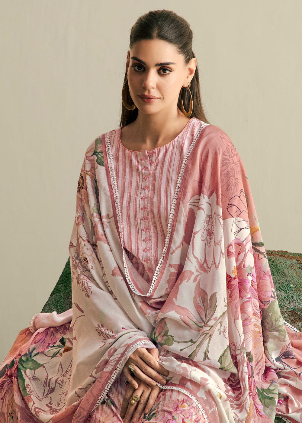 Buy Now Off White & Pink Embroidered Festive Wear Salwar Suit Online in USA, UK, Canada, Germany, Italy, France, Austria, UAE & Worldwide at Empress Clothing.