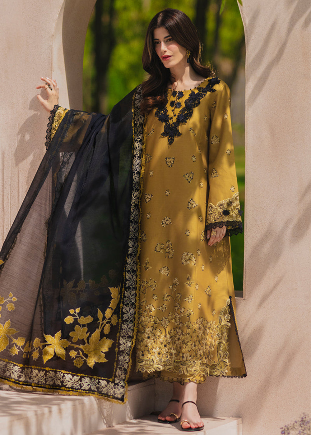 Buy Luxury Eid Collection '26 by Rang Rasiya | Mahi Online in US, UK Empress Clothing Buy Luxury Eid Collection '26 by Rang Rasiya | Mahi Online in US, UK Empress Clothing