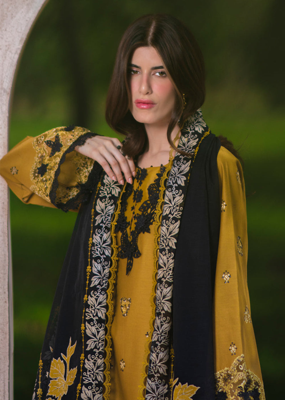 Buy Luxury Eid Collection '26 by Rang Rasiya | Mahi Online in US, UK Empress Clothing Buy Luxury Eid Collection '26 by Rang Rasiya | Mahi Online in US, UK Empress Clothing