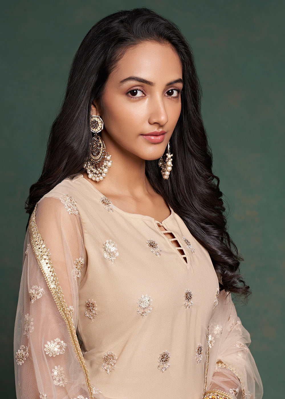 jewellery to wear with beige dress Jewelry Color Ideas for Beige Dress