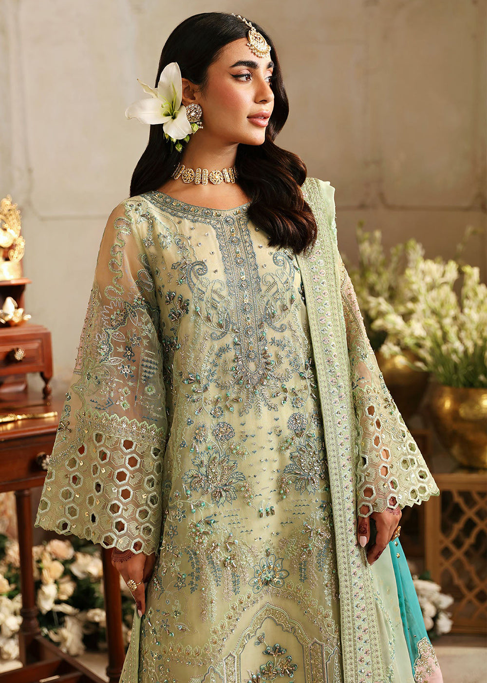 Buy Now Jhoomro Wedding Luxury Formals '24 by Nureh | NL-67 MAHI-ROO Online at Empress Online in USA, Italy, Germany & Worldwide at Empress Clothing.