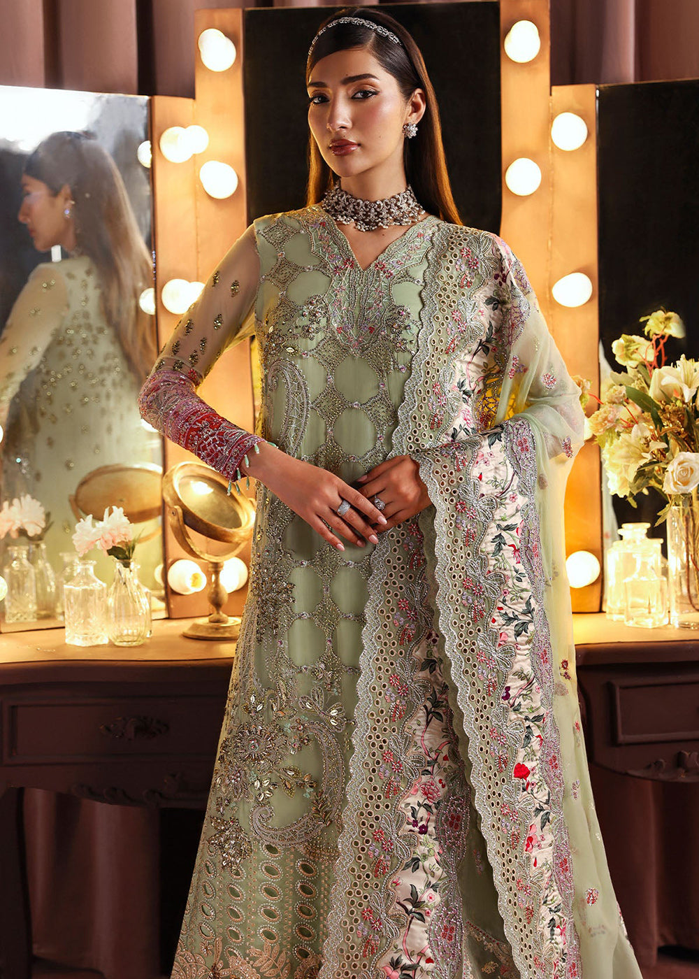 Buy Now Jhoomro Luxury Formals '25 by Nureh | NL-86 Insia Online in US, UK, Canada, Germany, Italy, Austria, France, Singapore, UAE & Worldwide at Empress.