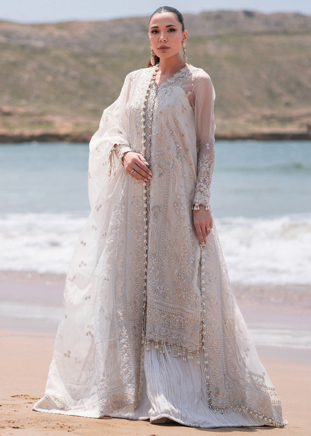 Buy Now Kamari Reveuse Wedding Formals '24 by Emaan Adeel | NOVA Online at Empress Online in USA, UK, Canada & Worldwide at Empress Clothing. 