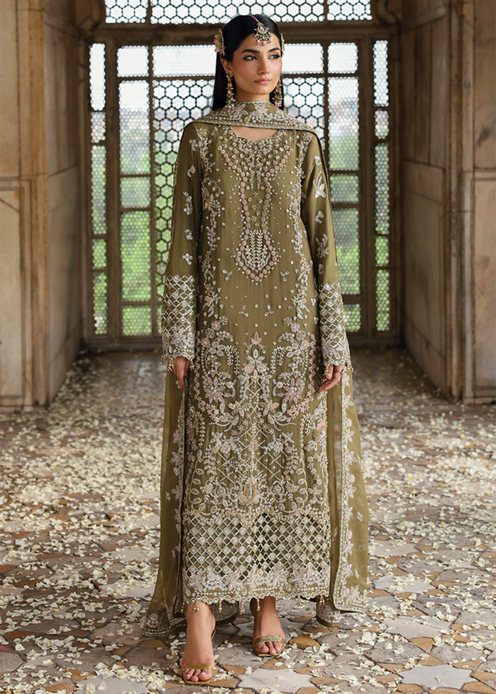 Buy Now Romansiyyah Luxury Formals 25 by Emaan Adeel | OLIVEA Online in US, UK, Canada, France, Italy, Germany, Sweden, Greece, Ireland & Worldwide at Empress.