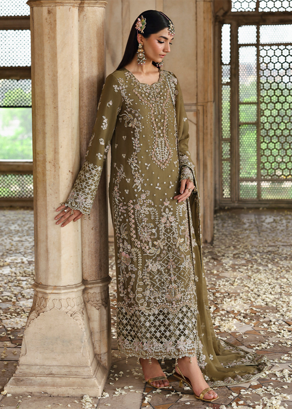 Buy Now Romansiyyah Luxury Formals 25 by Emaan Adeel | OLIVEA Online in US, UK, Canada, France, Italy, Germany, Sweden, Greece, Ireland & Worldwide at Empress.