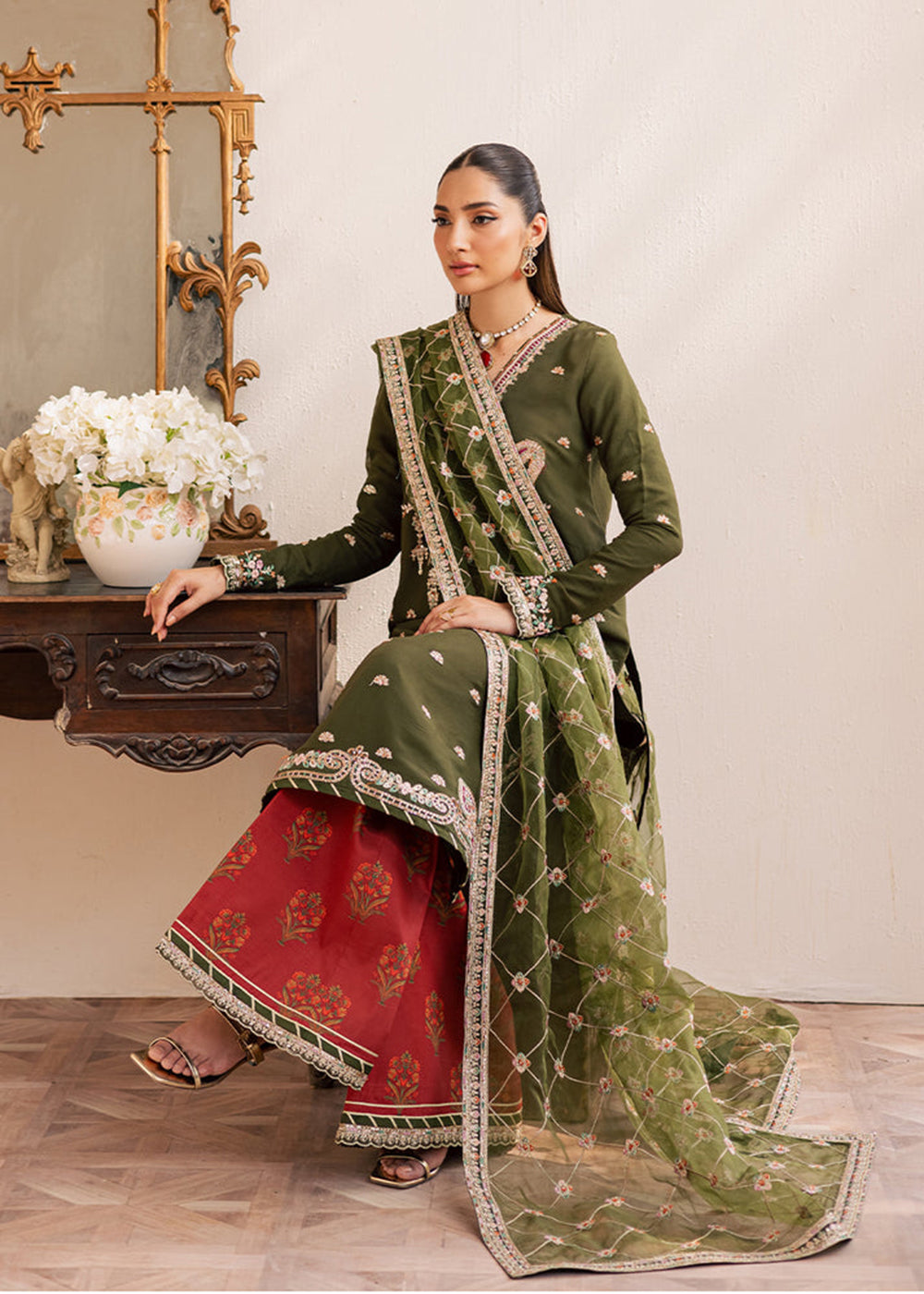 Buy Now Suave Luxury Formals '25 by Emaan Adeel | ORAYA Online in US, UK, Canada, Germany, Italy, Austria, France, Denmark, UAE & Worldwide at Empress Clothing.