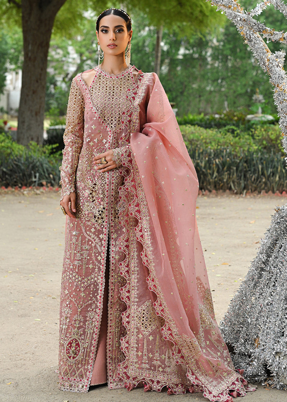 Buy Now Singhar Wedding Formals '24 by Qalamkar | RF-02 SALEHA Online at Empress Online in USA, Italy, Canada & Worldwide at Empress Clothing. 