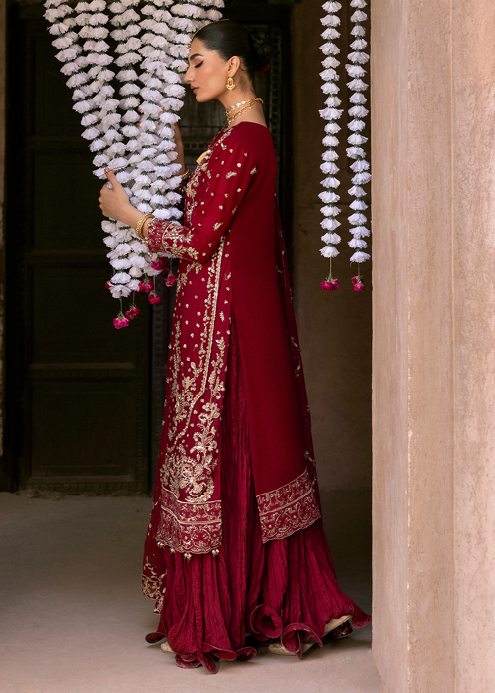 Buy Now The Empress Wedding Formals '25 by Emaan Adeel | ROSMYN Online in USA, UK, Canada, France, Italy, Germany, Qatar, UAE & Worldwide at Empress Clothing.