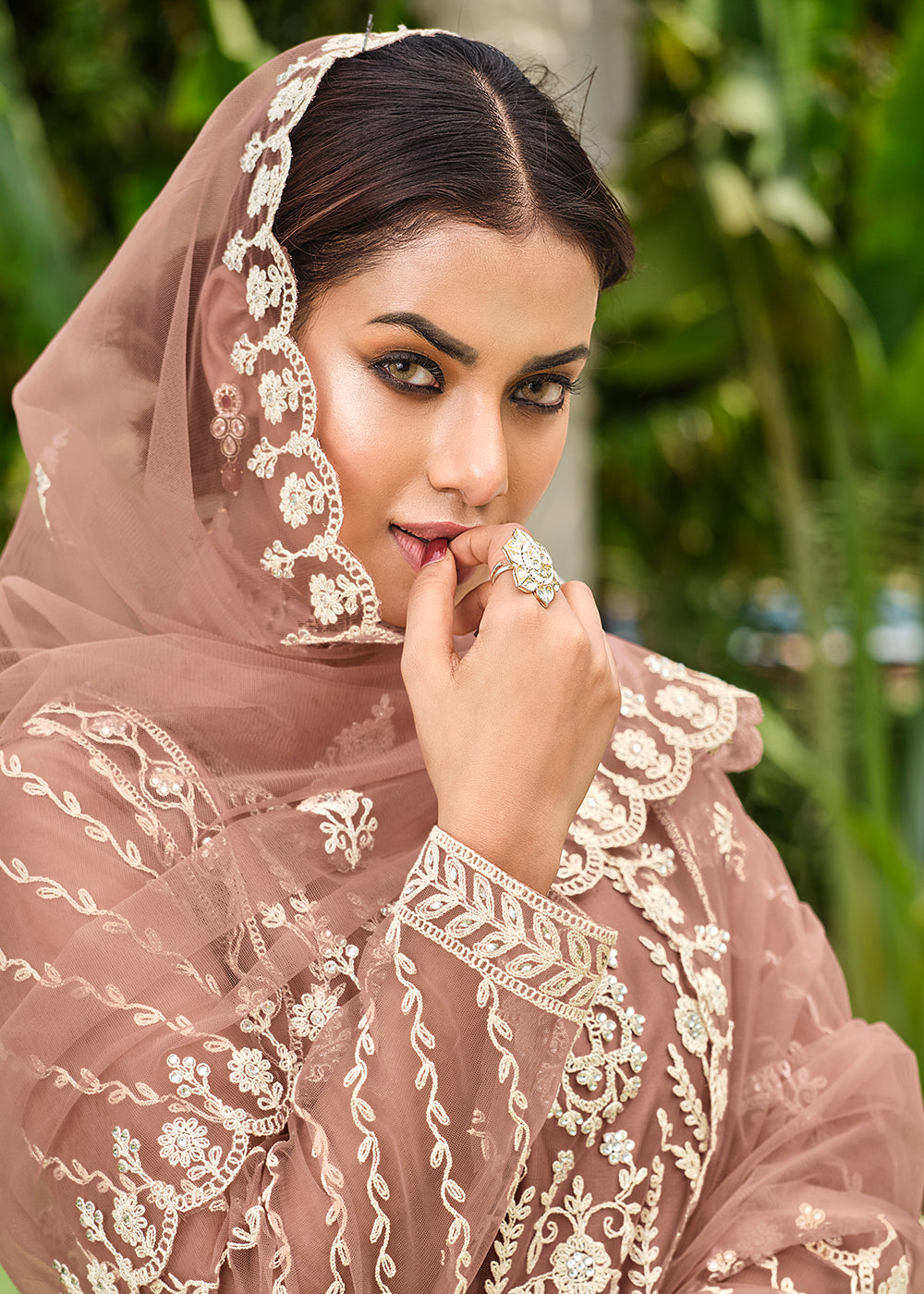 8 Hairstyle With Sharara Suit and How to choose the best hairstyle – Aachho
