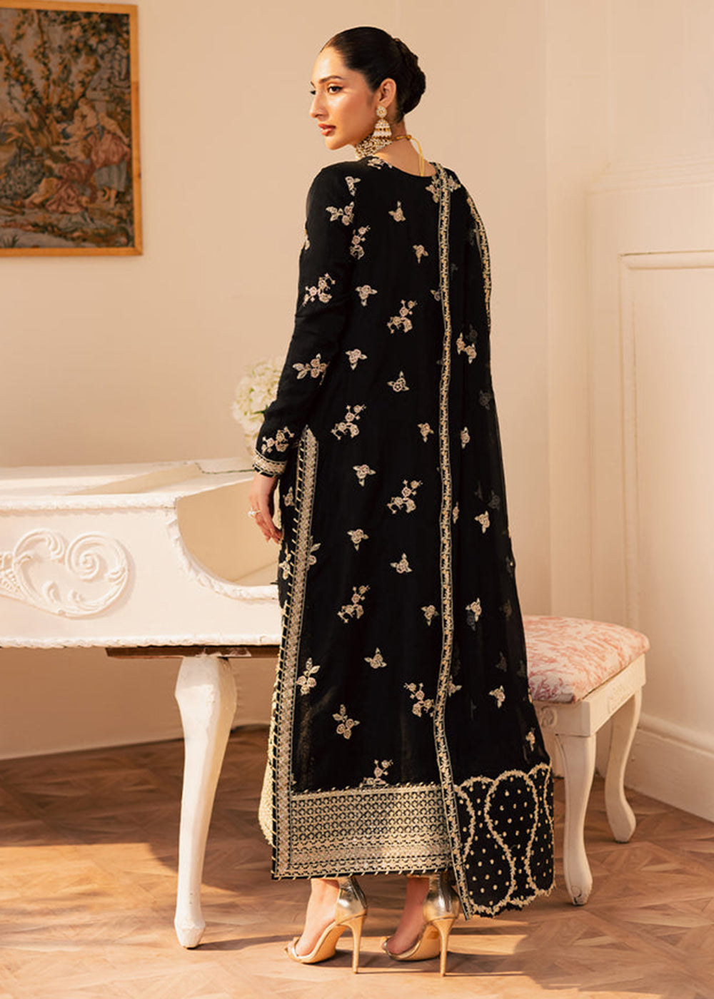 Buy Now Suave Luxury Formals '25 by Emaan Adeel | SVARA Online in US, UK, Canada, Germany, Italy, Austria, France, Denmark, UAE & Worldwide at Empress Clothing.