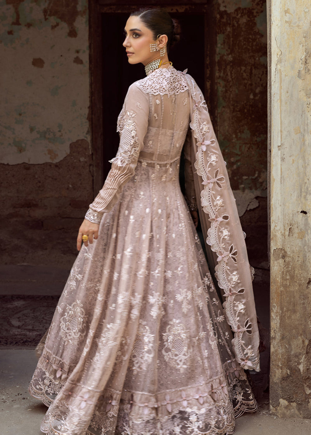 Buy Now Chiffons Luxury Formals '25 by Qalamkar | WC-01 AISLA Online in USA, UK, Canada, Germany, Italy, Austria, France, UAE & Worldwide at Empress Clothing.