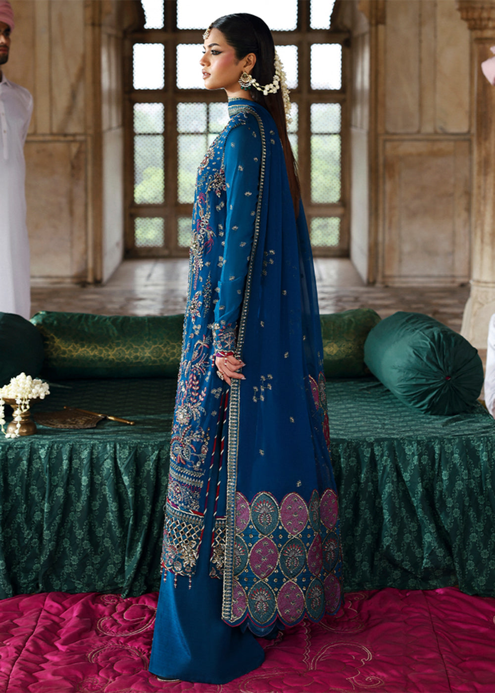 Buy Now Romansiyyah Luxury Formals 25 by Emaan Adeel | ZARQ Online in US, UK, Canada, France, Italy, Germany, Sweden, Greece, Ireland & Worldwide at Empress.