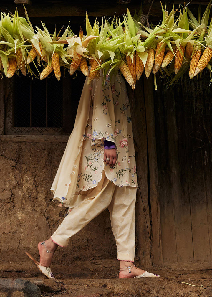 Buy Now Meiti Festive Lawn '26 by Zaha | JIĀYĪN 嘉音 (ZL26-04 B) Online in US, UK, Canada, France, Greece, Germany, Ireland, Sweden, UAE & Worldwide at Empress.