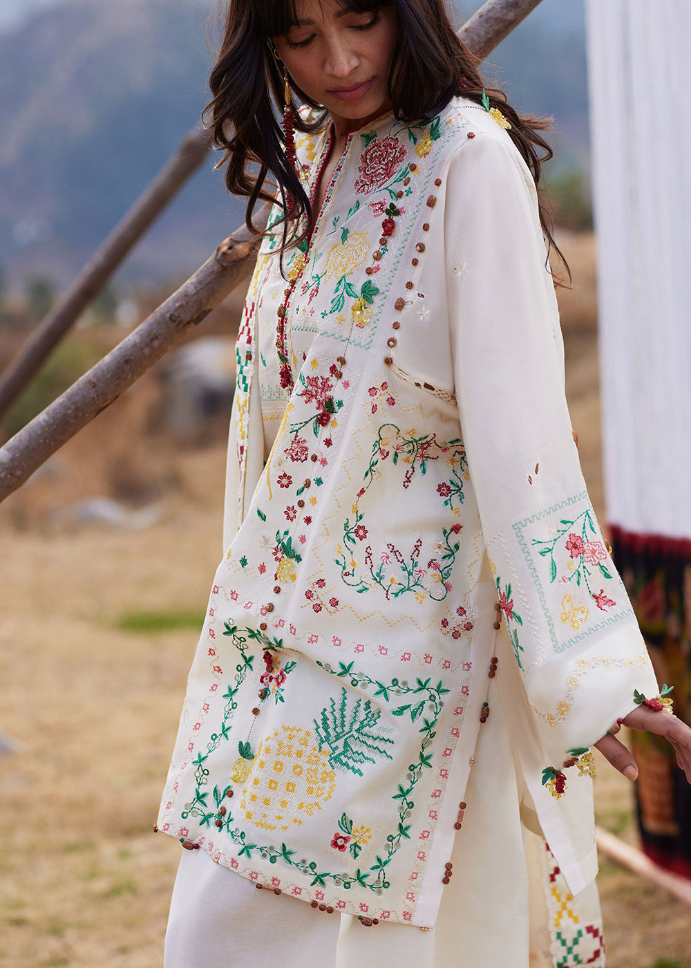 Buy Now Meiti Festive Lawn '26 by Zaha | CǍI FĒNG 彩风 (ZL26-08 B) Online in US, UK, Canada, France, Greece, Germany, Ireland, Sweden, UAE & Worldwide at Empress.