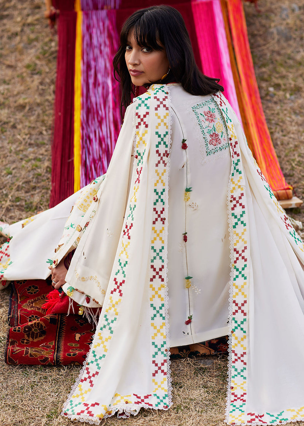 Buy Now Meiti Festive Lawn '26 by Zaha | CǍI FĒNG 彩风 (ZL26-08 B) Online in US, UK, Canada, France, Greece, Germany, Ireland, Sweden, UAE & Worldwide at Empress.