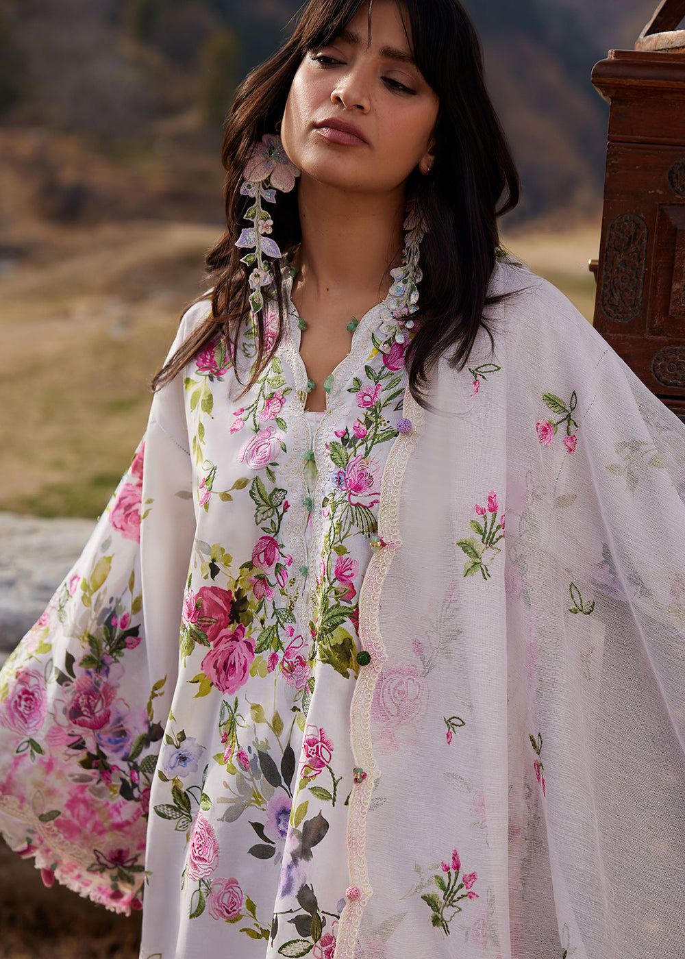 Buy Now Meiti Festive Lawn '26 by Zaha | FĚN YÌ 粉意 (ZL26-11 A) Online in USA, UK, Canada, France, Greece, Germany, Ireland, Sweden, UAE & Worldwide at Empress.