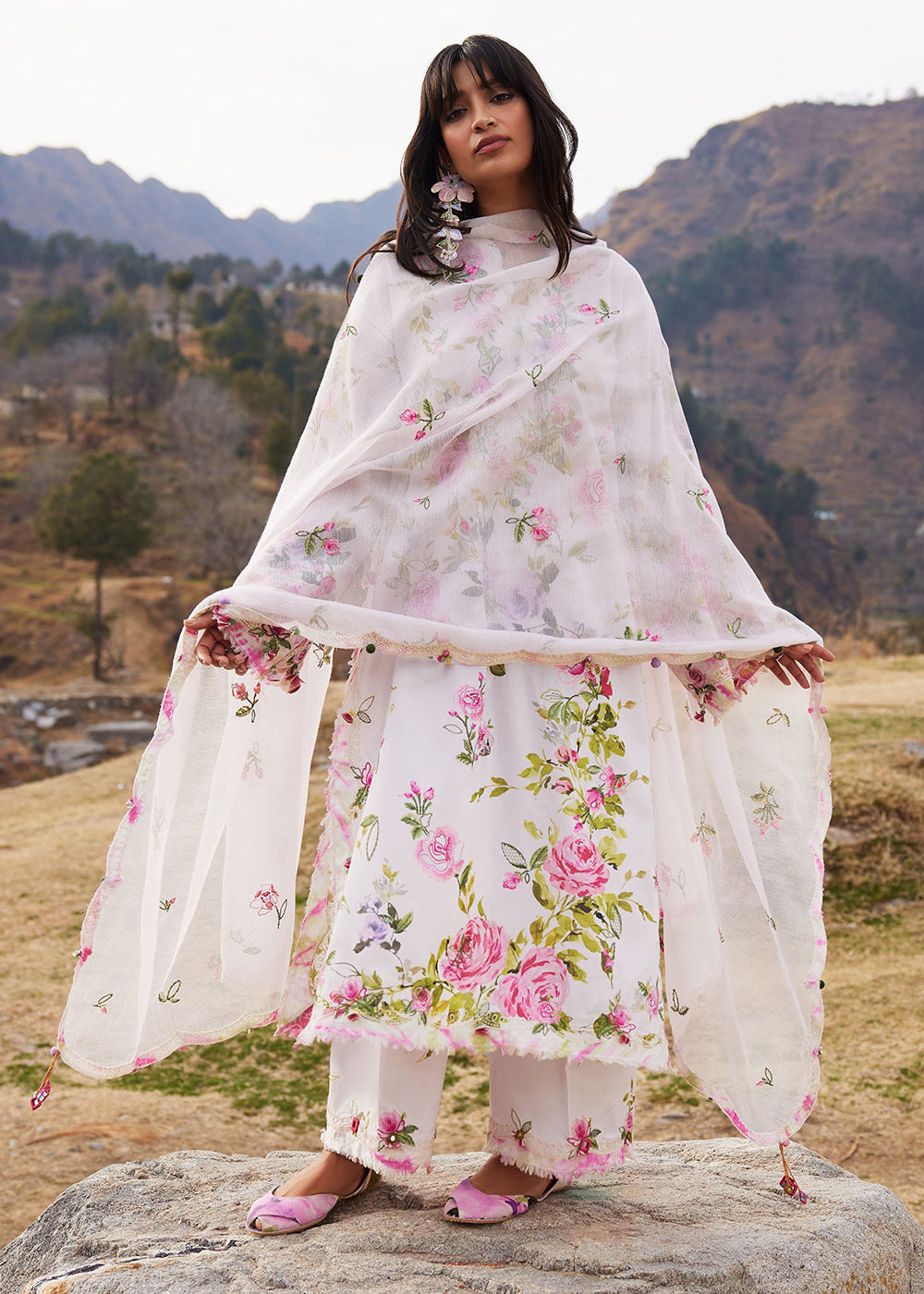 Buy Now Meiti Festive Lawn '26 by Zaha | FĚN YÌ 粉意 (ZL26-11 A) Online in USA, UK, Canada, France, Greece, Germany, Ireland, Sweden, UAE & Worldwide at Empress.