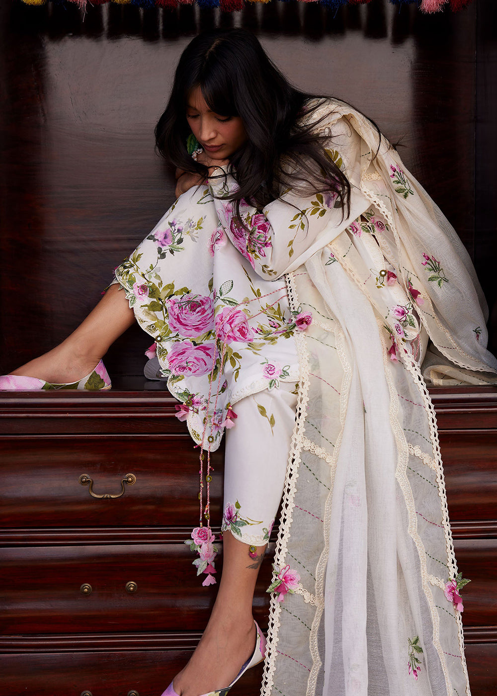 Buy Now Meiti Festive Lawn '26 by Zaha | FĚN YÌ 粉意 (ZL26-11 B) Online in USA, UK, Canada, France, Greece, Germany, Ireland, Sweden, UAE & Worldwide at Empress.