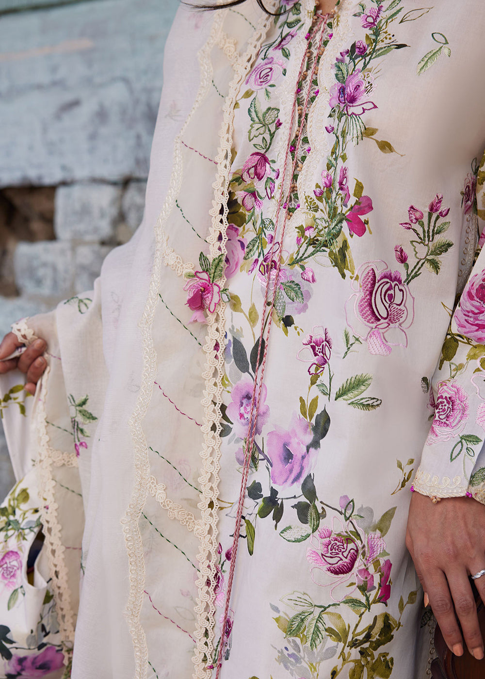 Buy Now Meiti Festive Lawn '26 by Zaha | FĚN YÌ 粉意 (ZL26-11 B) Online in USA, UK, Canada, France, Greece, Germany, Ireland, Sweden, UAE & Worldwide at Empress.