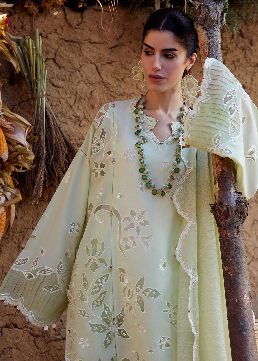 Buy Now Meiti Festive Lawn '26 by Zaha | TÁO RÓU 桃柔 (ZL26-14 B) Online in USA, UK, Canada, France, Greece, Germany, Ireland, UAE & Worldwide at Empress.