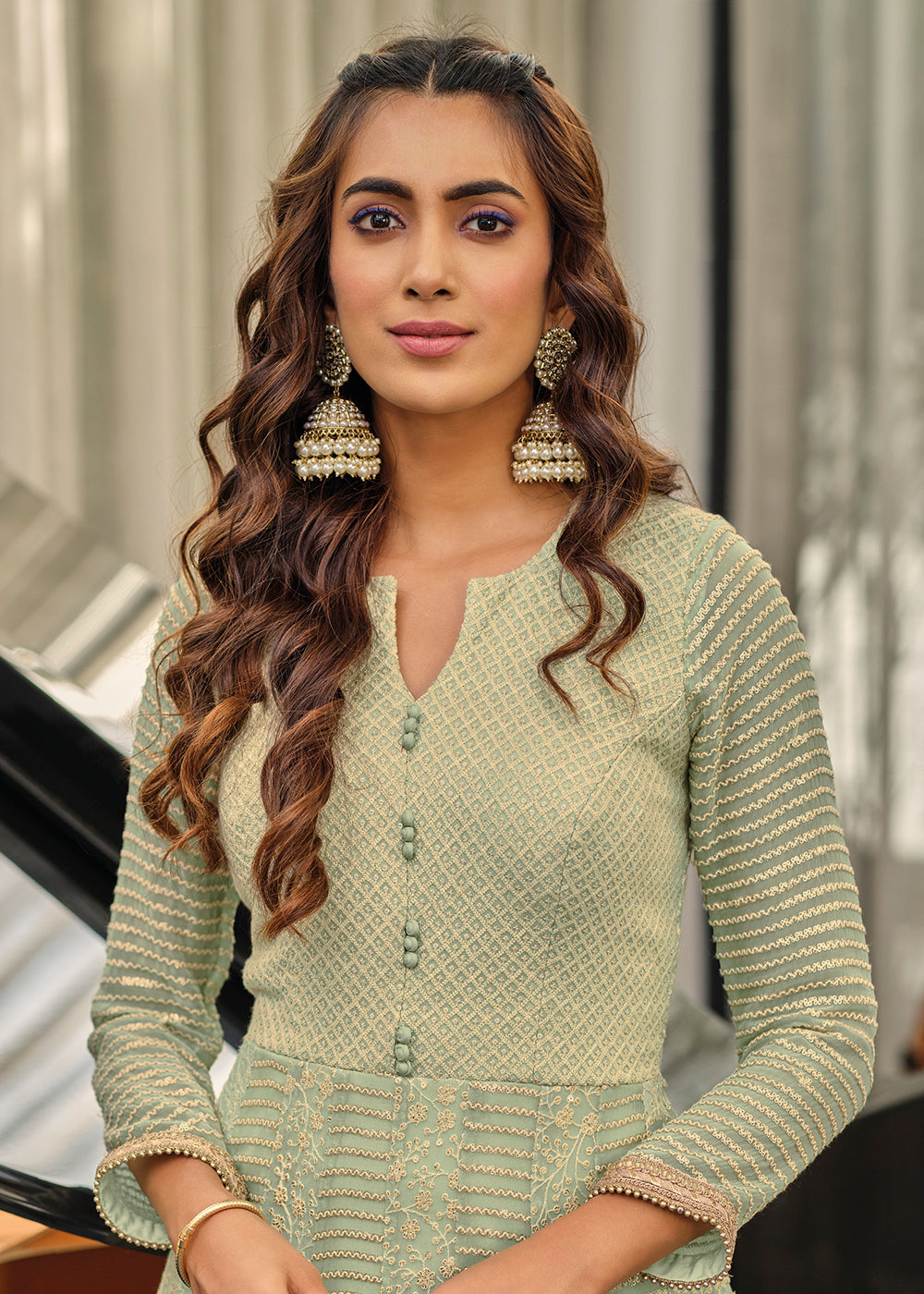 Hairstyles To Try With Anarkali Dresses - Boldsky.com