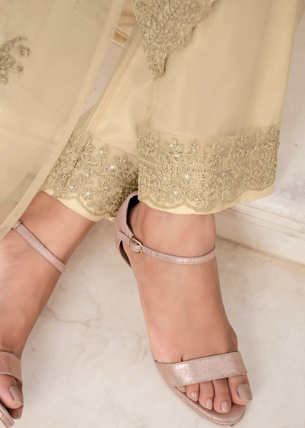 5 Different Ways To Style Salwar Suits Look Like a Charming Diva
